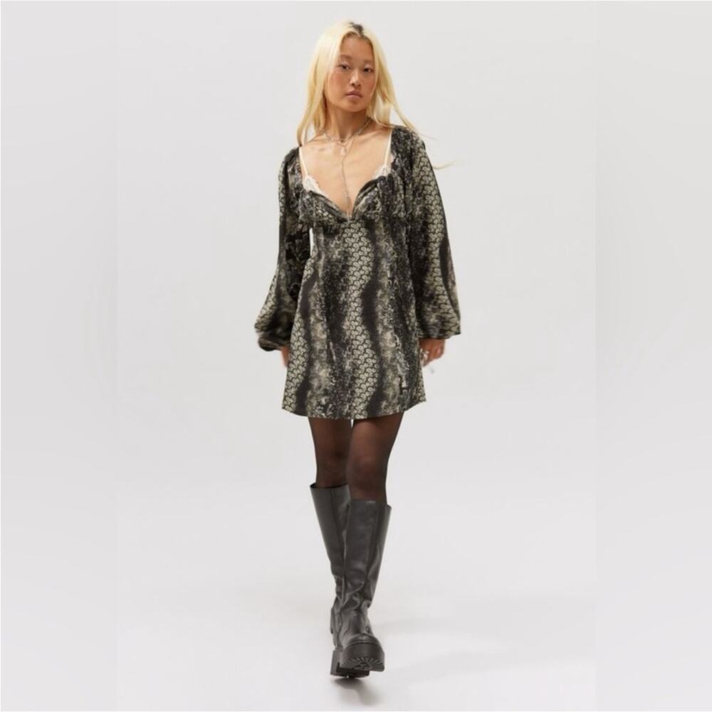 Urban Outfitters Vivienne Printed Sweetheart‎ Neck Mini Dress M